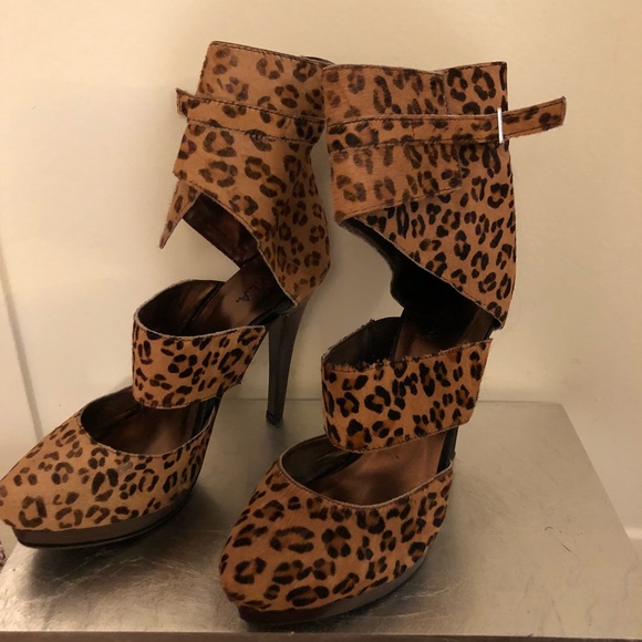 N.Y.L.A LANVIN Leopard Pumps - Picture 4 of 8